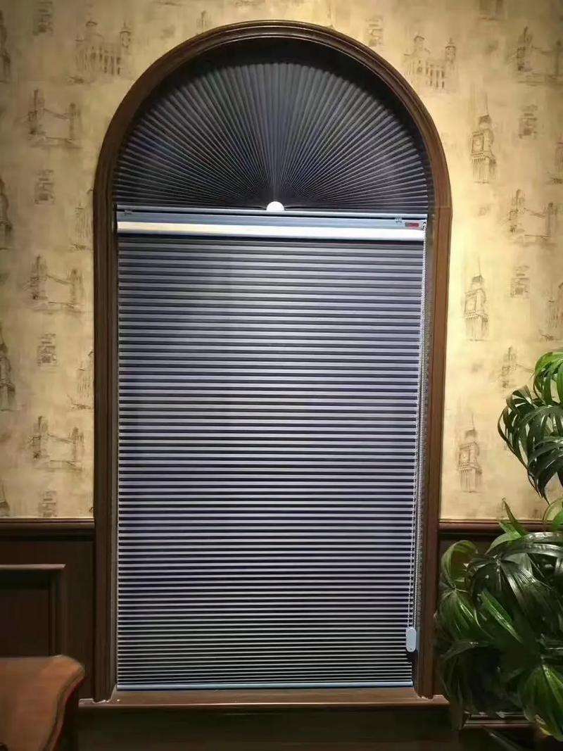 佛山奧迪爾窗飾城第四款異形窗蜂巢簾 活動式陽光房的靈動點(diǎn)睛之筆